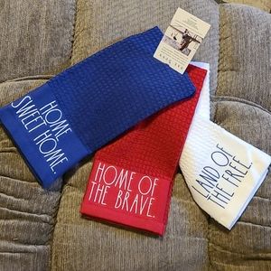 Rae Dunn 3 pack of kitchen towels